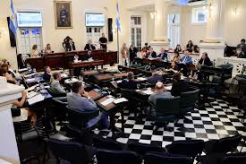 Diputados piden conocer la lista de asesores del Gobierno