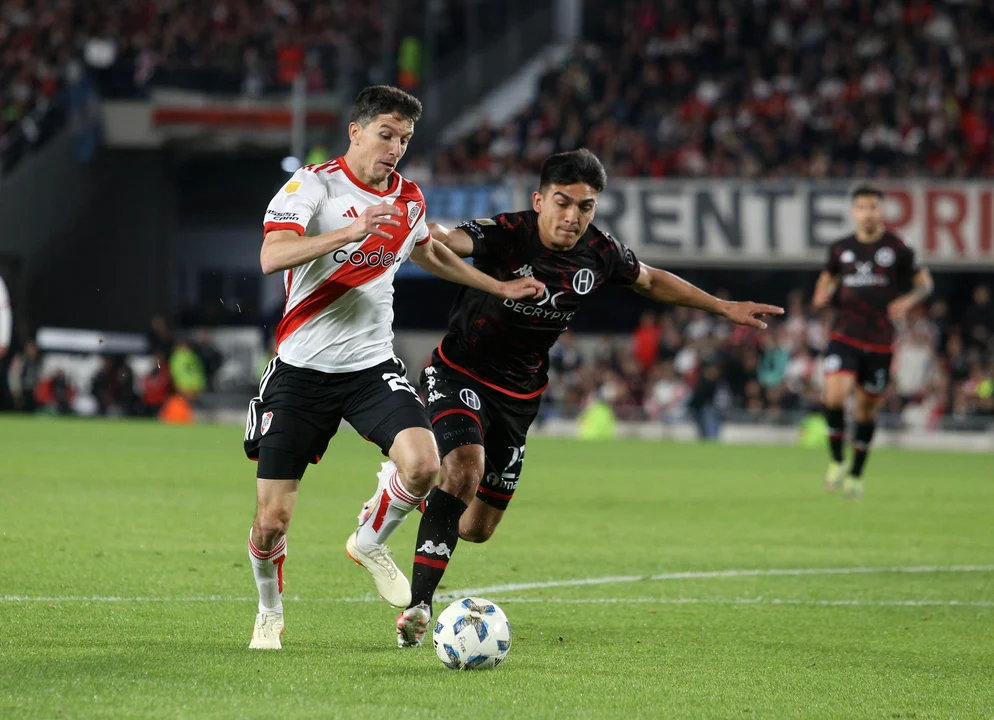 River visita a Huracán en un partido clave para mantener la punta