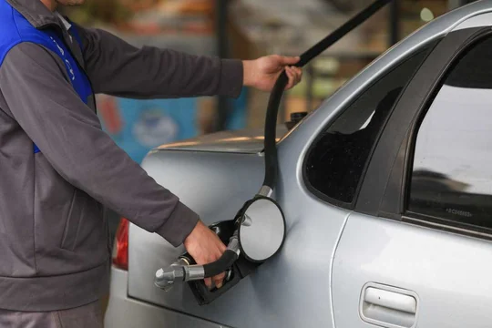 Golpe al bolsillo: se espera un nuevo aumento de combustibles en las próximas horas