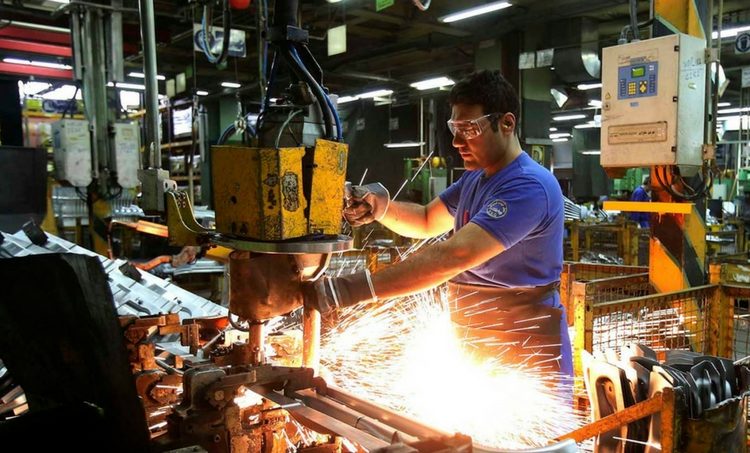 La industria no repunta: funciona apenas a mitad de máquina