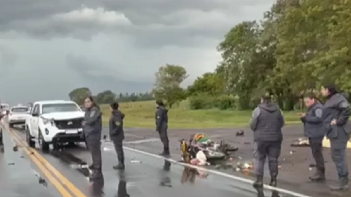 Tragedia en Ruta 12: dos personas murieron tras un choque entre una moto y una camioneta