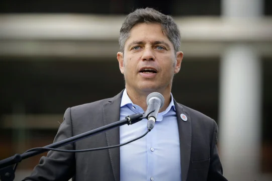 Kicillof llamó a acompañar a Cristina Kirchner a Comodoro Py y respaldó el pedido de prisión domiciliaria