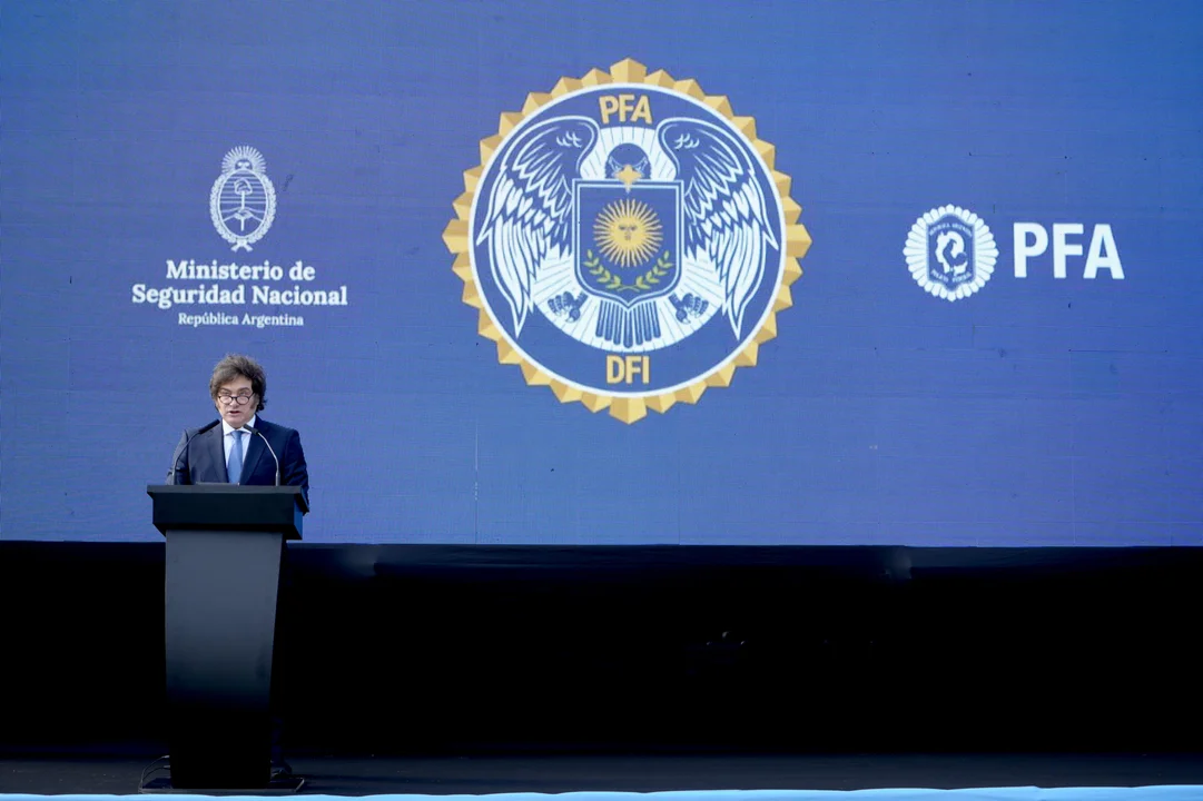 Milei anunció la reconversión de la Policía Federal en un cuerpo de investigación criminal al estilo del FBI