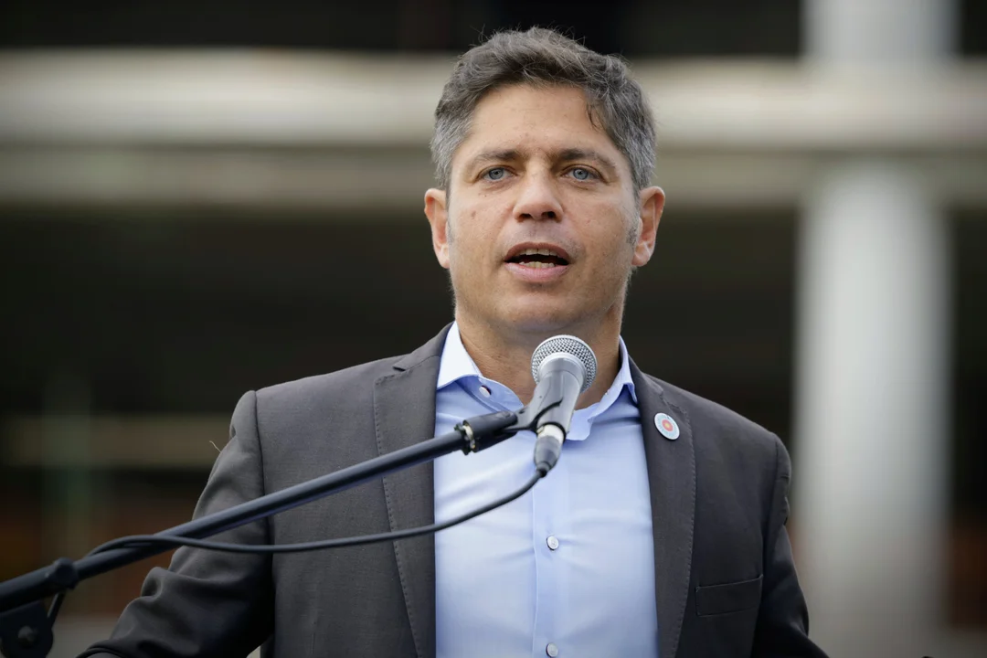 Kicillof respaldó el apartamiento de policías por vínculos con un candidato libertario: “Hay leyes que cumplir”