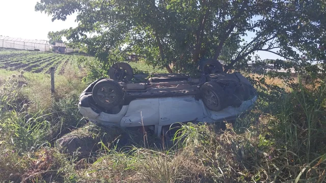 Recibió un mate de su mujer mientras manejaba hacia la Costa, volcó y murió