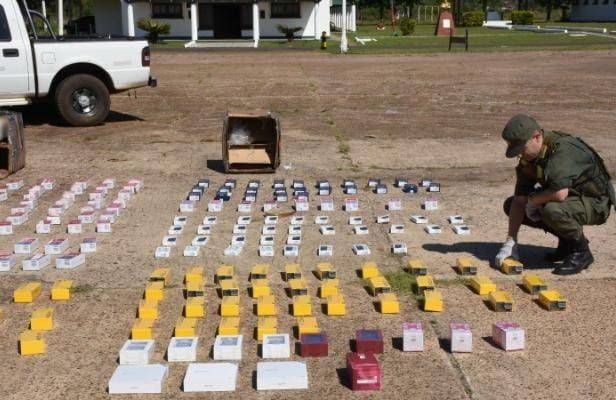 Incautaron celulares y perfumes árabes valuados en 165 millones de pesos