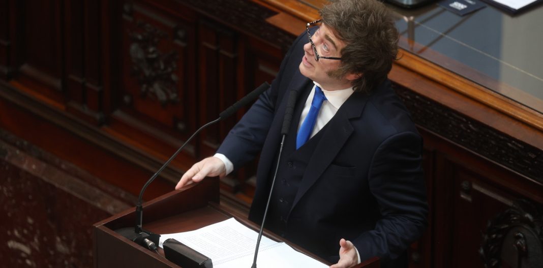 El presidente inauguró las sesiones legislativas con más provocación que propuestas