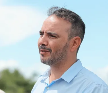 Valdes dijo que anunciará los aumentos salariales antes de viajar a EE.UU.