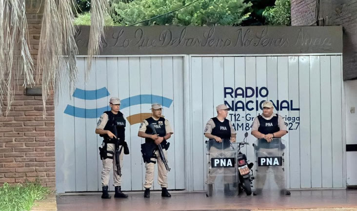 Con un insólito cordón de Gendarmería y Prefectura, se llevó a cabo el abrazo simbólico a LT12