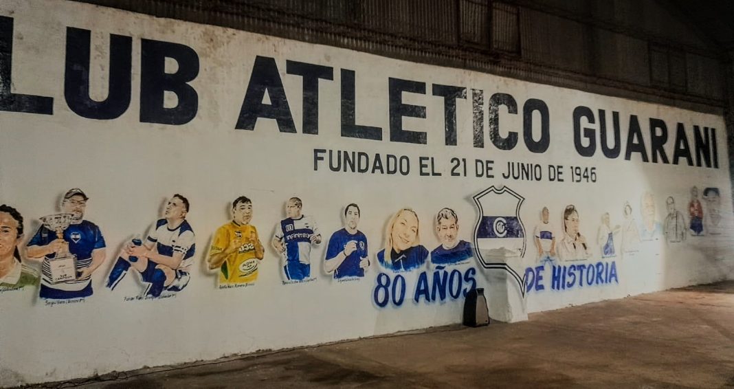 Guaraní homenajeó a sus figuras por los 80 años de historia