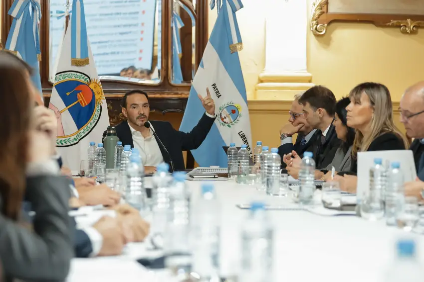 Valdés pidió ajustar gastos y priorizar proyectos