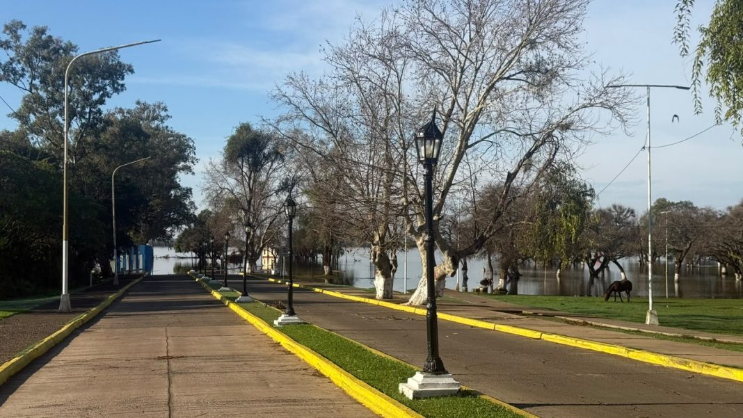 El río Uruguay sigue bajando, pero aún hay evacuados